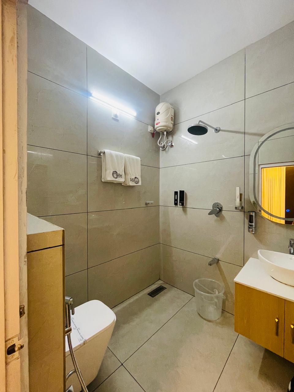 Rain shower ensuite bathroom